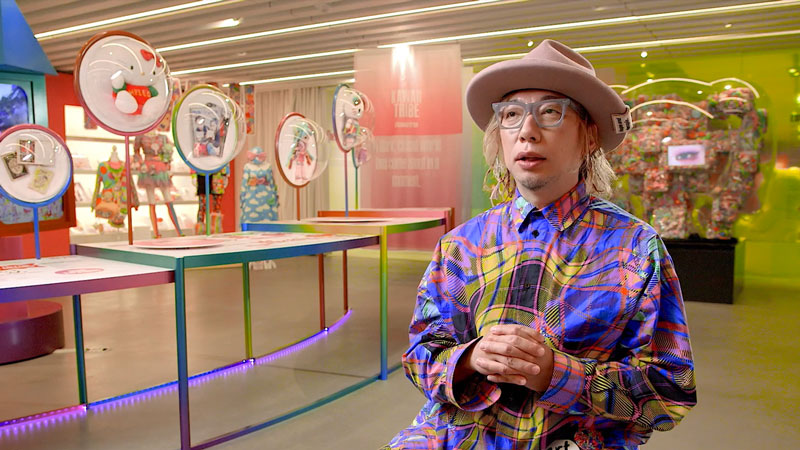 Artist Sebastian Masuda at his solo exhibition “Yes, KAWAII is Art -EXPRESS YOURSELF-”