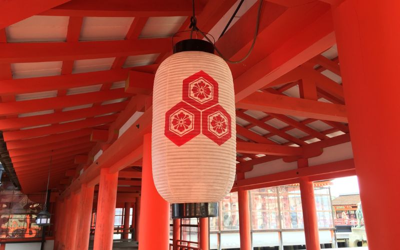 A “kamon” (family crest) on a paper lantern