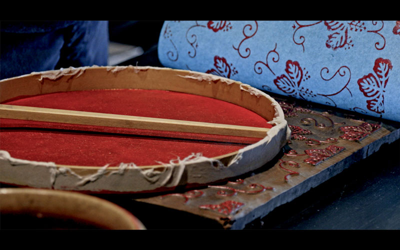 A scene from the documentary film “Ripples of Physis”. Tools used to create the “Karakami” patterns.