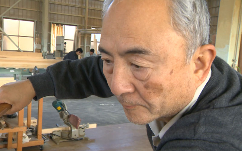 A scene from the “Master Carpenter: The World of Temple and Shrine Carpenters” video