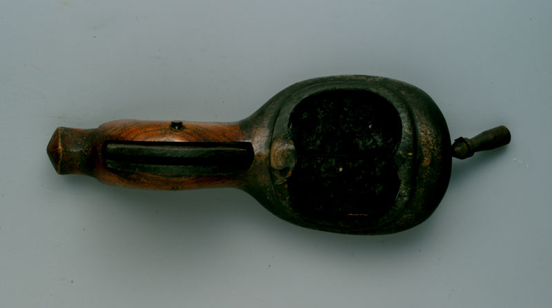 The Sumitsubo (Inkpot) tool (top)