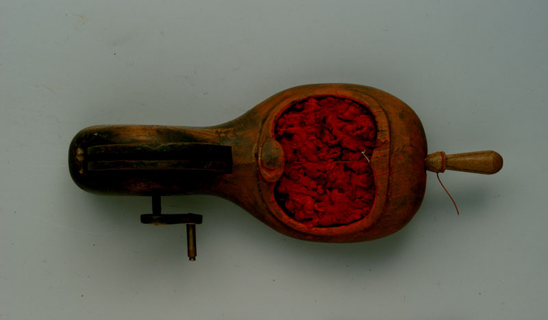 The Shutsubo (Red Inkpot) tool (top)