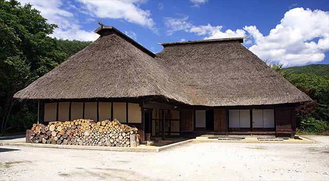 Umaya-zukuri, L-shaped farm house with horse stable | Tono City, Iwate Prefecture