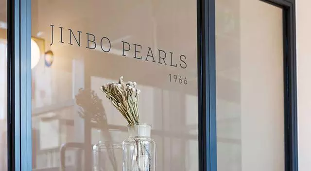 Jinbo Pearls is a speciality pearl company based on the shores of Lake Biwa, in Ōtsu